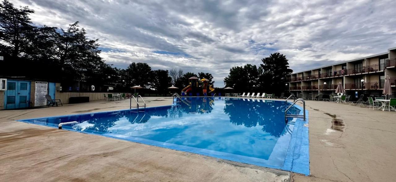 Red Lion Hershey 4*